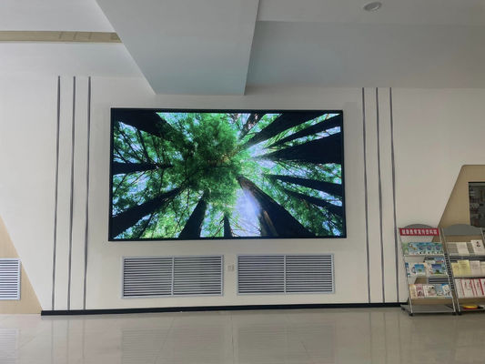 Buen precio P4 panel de pantalla LED de 256 * 128mm 64 * 32 píxeles 1/16 escaneo SMD2121 RGB Modulo de panel de pantalla LED de color completo P4 en línea