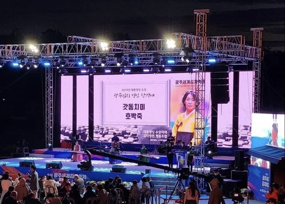 Escenario LED con paquete SMD y temperatura de color de 8000K para iluminación de eventos