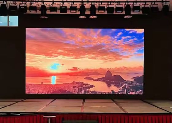 Buen precio 2500nits Brillo P3 Panel de visualización de vídeo de alquiler de LED en interiores con diseño de conexión de enchufe de aire Densidad de píxeles 111111 puntos/m2 en línea