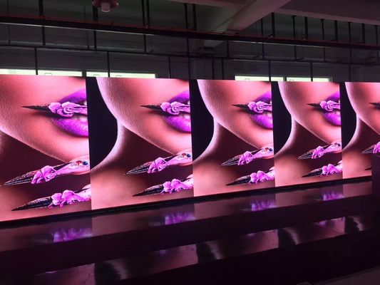 Buen precio P5 Estándar 640mmx640mm Display LED colgante de color completo en interiores en el gabinete de aluminio fundido en línea