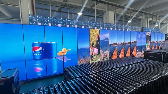 Buen precio Display de cartel LED de aluminio con material de panel y módulo de aluminio con resolución 209*104 en línea