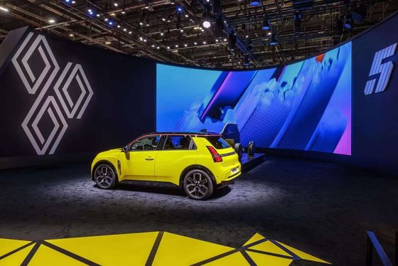 Vista de la distancia 4 ¢ 50m Display LED de alquiler con alta uniformidad de color y consumo promedio 438Watt/m2