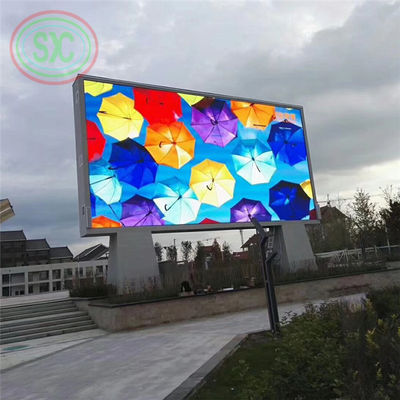 Buen precio 5500 nits de brillo LED pantalla de cartelería para soluciones publicitarias versátiles en línea