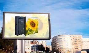 Buen precio Actualice su estrategia de publicidad con vallas de LED al aire libre Tasa de actualización 3840HZ Ángulo de visión 120 ° / 60 ° en línea
