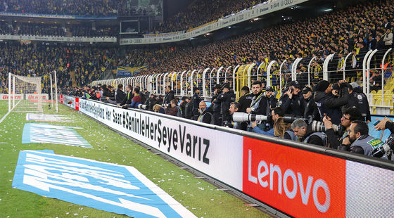Rectificación y videowalls de estadio con frecuencia de cuadro de 60 Hz para una experiencia visual dinámica
