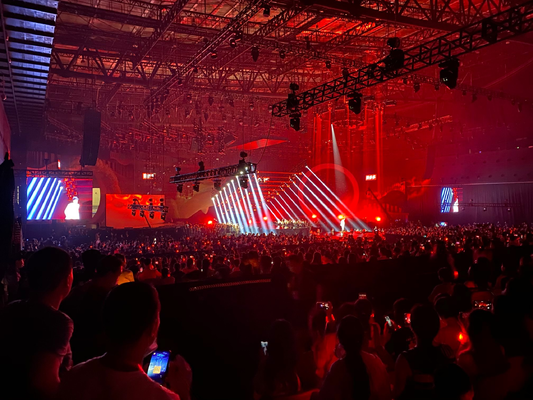 Buen precio Interior P3.91 Alta resolución Curva LED Video Wall Hd para Stram Video en vivo y 3840hz tasa de actualización En línea