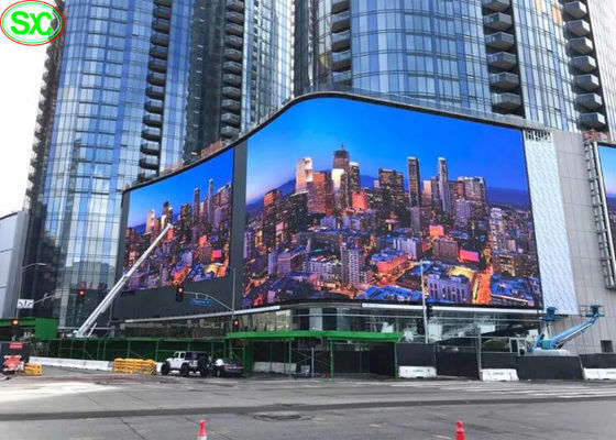 Buen precio La pared llevada alquiler al aire libre a todo color del edificio de la exhibición IP65 curvó prenda impermeable de la pantalla P10 en línea