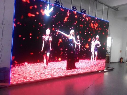 Buen precio pantalla de video led para interiores p2 640x640mm con tasa de refresco de 3840hz y brillo de 600 En línea