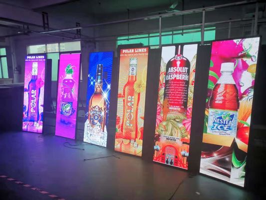 Buen precio Pantalla del cartel LED del alto brillo, el panel P3 a todo color del cartel del LED interior en línea