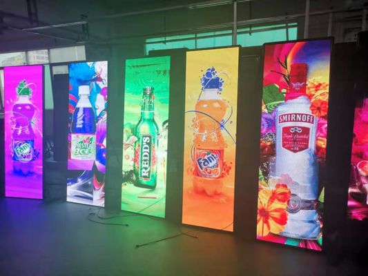 Buen precio Digitaces elegantes que hacen publicidad de la frecuencia de actualización 1920Hz de la exhibición P2.5 HD del cartel del LED ligeramente en línea