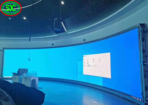 Pantalla LED a todo color curvada interior P3.91 de la alta definición con el gabinete ajustable del ángulo