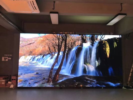 Buen precio La resolución de la publicidad LED ScreensHigh curvó la pantalla flexible interior video de la pared P2.5 LED de la exhibición creativa en línea