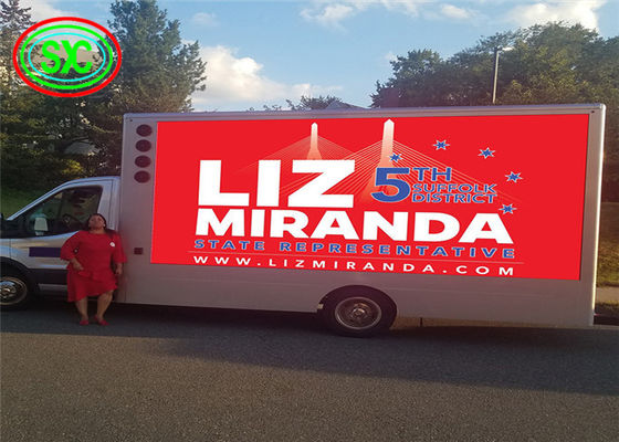 Buen precio El remolque al aire libre P8 llevó la pantalla de visualización con tres lados para la publicidad movible en línea