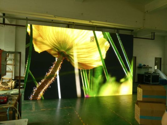 Buen precio ángulo de visión amplio del tablero de publicidad de pantallas de la etapa LED del gabinete de 3840hz P4.81 500x500 milímetro con curvatura en línea
