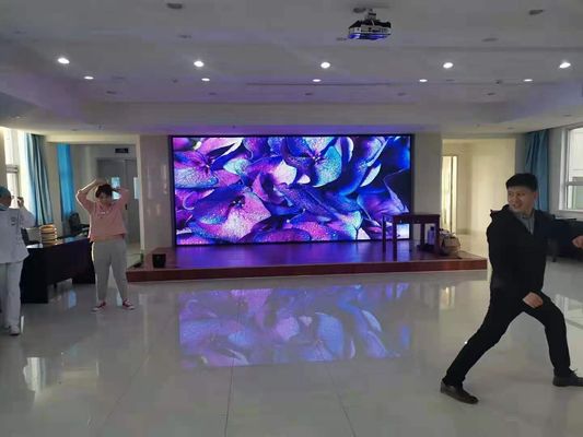 Buen precio Brillo interior de la pantalla LED de alquiler de HD SMD P5 alto para el concierto de Live Sports, 640x640 gabinete, 2500 en línea