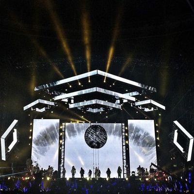 P4.81 la etapa ultra fina LED defiende el gabinete del panel de pared 2m m SMD 2121 1R1G1B 500x500m m, 1920hz frecuencia de actualización, brightne 5500